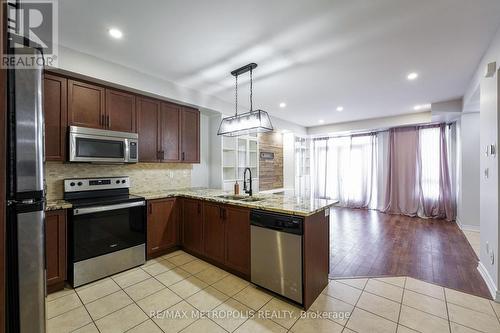 6 - 9621 Jane Street, Vaughan, ON - Indoor Photo Showing Kitchen With Double Sink With Upgraded Kitchen