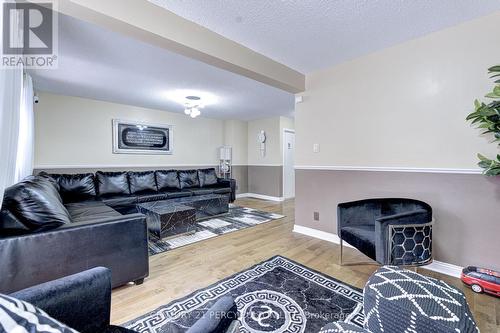 173 Meadows Boulevard, Mississauga, ON - Indoor Photo Showing Living Room