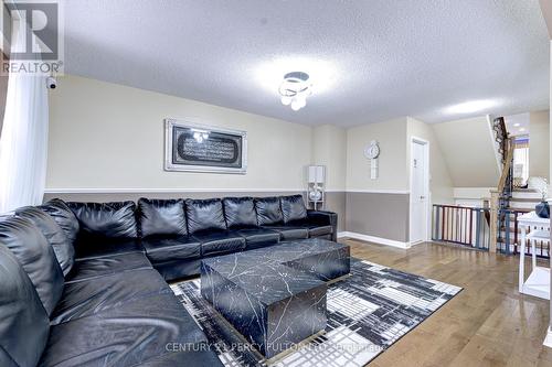 173 Meadows Boulevard, Mississauga, ON - Indoor Photo Showing Living Room