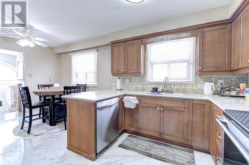 173 Meadows Boulevard, Mississauga, ON - Indoor Photo Showing Kitchen