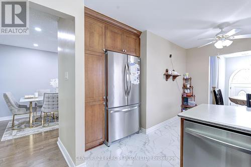 173 Meadows Boulevard, Mississauga, ON - Indoor Photo Showing Kitchen