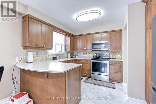 173 Meadows Boulevard, Mississauga, ON - Indoor Photo Showing Kitchen