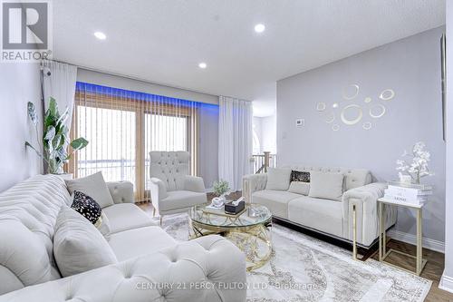 173 Meadows Boulevard, Mississauga, ON - Indoor Photo Showing Living Room