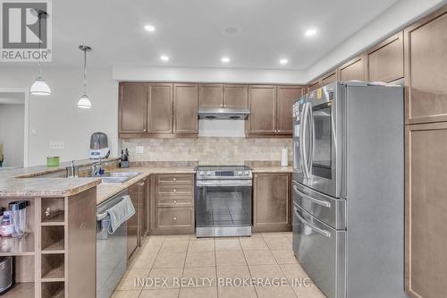 159 Fletcher Circle, Cambridge, ON - Indoor Photo Showing Kitchen With Double Sink With Upgraded Kitchen