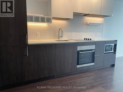 4707 - 5 Buttermill Avenue, Vaughan, ON - Indoor Photo Showing Kitchen