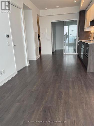 4707 - 5 Buttermill Avenue, Vaughan, ON - Indoor Photo Showing Kitchen