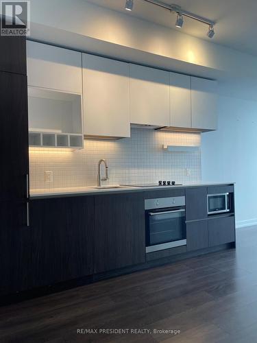 4707 - 5 Buttermill Avenue, Vaughan, ON - Indoor Photo Showing Kitchen