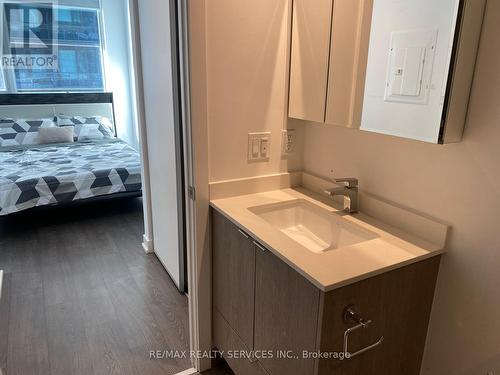 3211 - 1926 Lakeshore Boulevard W, Toronto, ON - Indoor Photo Showing Bathroom