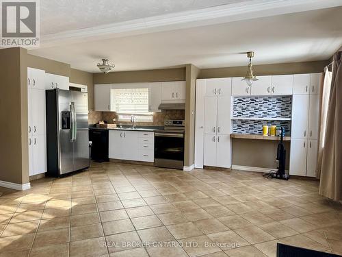 76 Wexford Avenue, London, ON - Indoor Photo Showing Kitchen