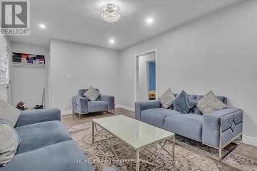 51 Rouse Avenue, Cambridge, ON - Indoor Photo Showing Living Room