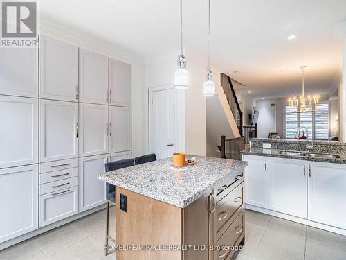 6 Agar Lane, Vaughan, ON - Indoor Photo Showing Kitchen