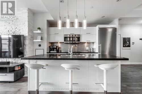 1712 - 90 Parklawn Road, Toronto, ON - Indoor Photo Showing Kitchen With Upgraded Kitchen