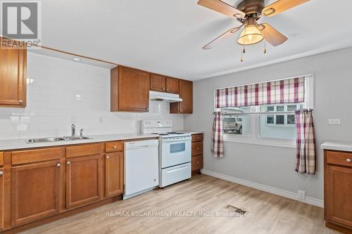 4581 Anna Lane, Lincoln, ON - Indoor Photo Showing Kitchen With Double Sink