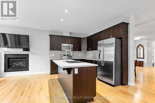 739 White Alder Avenue, Ottawa, ON - Indoor Photo Showing Kitchen With Upgraded Kitchen