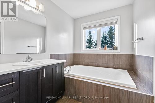 739 White Alder Avenue, Ottawa, ON - Indoor Photo Showing Bathroom