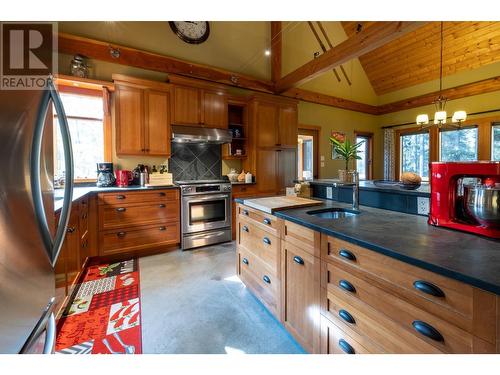 1438 Black Bear Drive, Golden, BC - Indoor Photo Showing Kitchen With Stainless Steel Kitchen