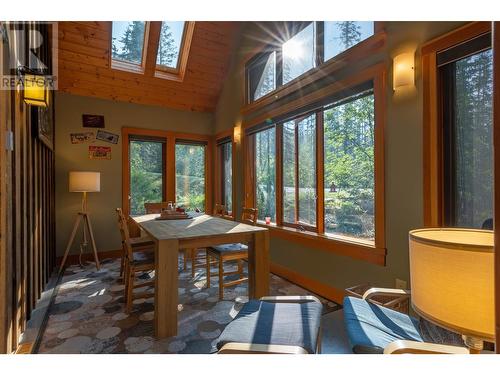 1438 Black Bear Drive, Golden, BC - Indoor Photo Showing Dining Room