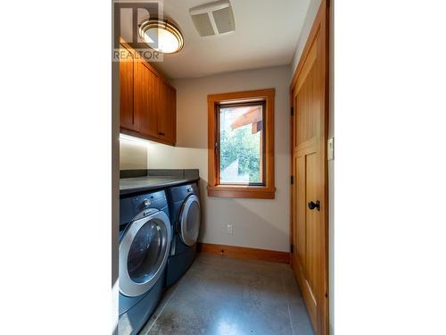 1438 Black Bear Drive, Golden, BC - Indoor Photo Showing Laundry Room