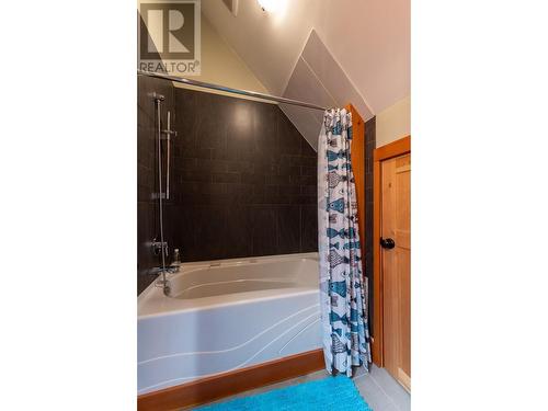 1438 Black Bear Drive, Golden, BC - Indoor Photo Showing Bathroom