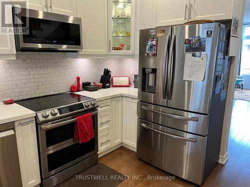 7 English Garden Way, Toronto, ON - Indoor Photo Showing Kitchen With Stainless Steel Kitchen