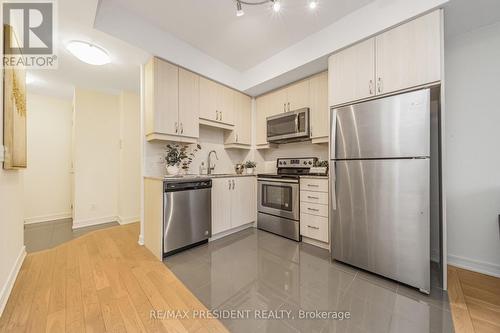 902 Sw - 9191 Yonge Street, Richmond Hill, ON - Indoor Photo Showing Kitchen