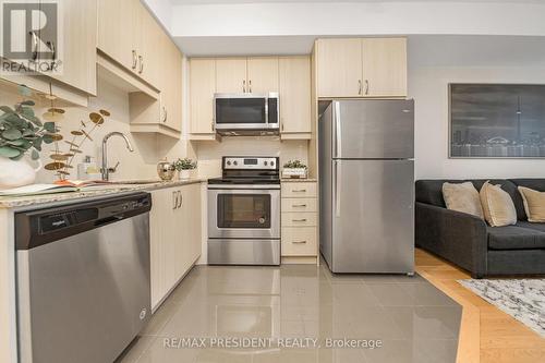 902 Sw - 9191 Yonge Street, Richmond Hill, ON - Indoor Photo Showing Kitchen