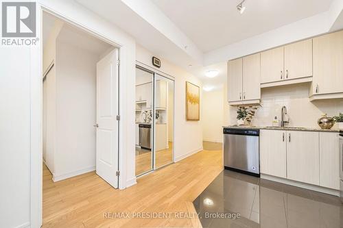 902 Sw - 9191 Yonge Street, Richmond Hill, ON - Indoor Photo Showing Kitchen