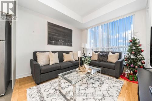 902 Sw - 9191 Yonge Street, Richmond Hill, ON - Indoor Photo Showing Living Room