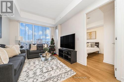 902 Sw - 9191 Yonge Street, Richmond Hill, ON - Indoor Photo Showing Living Room