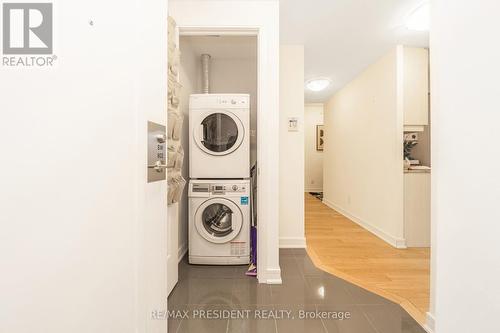 902 Sw - 9191 Yonge Street, Richmond Hill, ON - Indoor Photo Showing Laundry Room