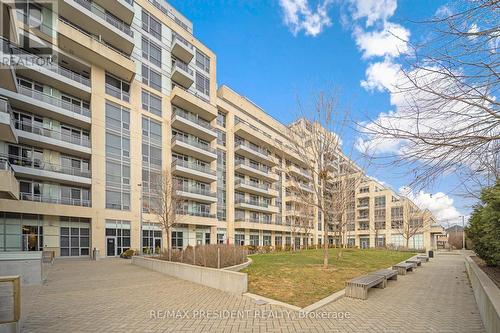 902 Sw - 9191 Yonge Street, Richmond Hill, ON - Outdoor With Balcony With Facade