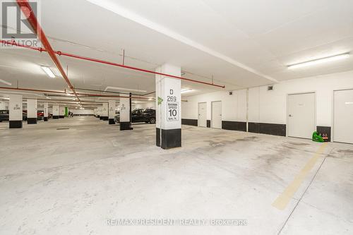 902 Sw - 9191 Yonge Street, Richmond Hill, ON - Indoor Photo Showing Garage