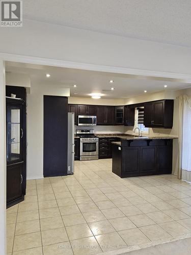 515 Nairn Circle, Milton, ON - Indoor Photo Showing Kitchen