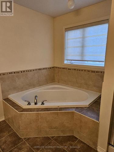 515 Nairn Circle, Milton, ON - Indoor Photo Showing Bathroom