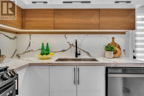 10 Court Street, Milton, ON - Indoor Photo Showing Kitchen