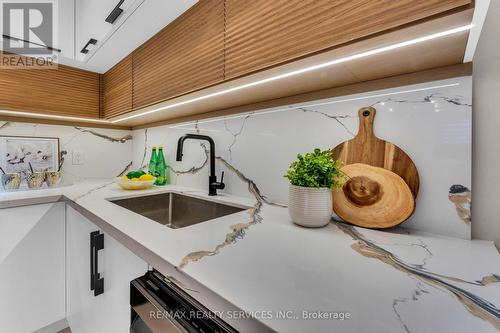 10 Court Street, Milton, ON - Indoor Photo Showing Kitchen