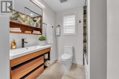 10 Court Street, Milton, ON - Indoor Photo Showing Bathroom