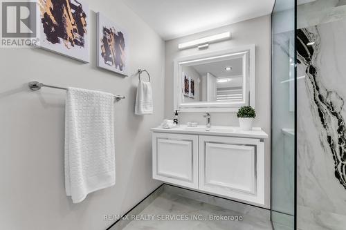 10 Court Street, Milton, ON - Indoor Photo Showing Bathroom