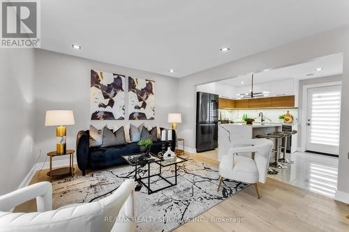 10 Court Street, Milton, ON - Indoor Photo Showing Living Room