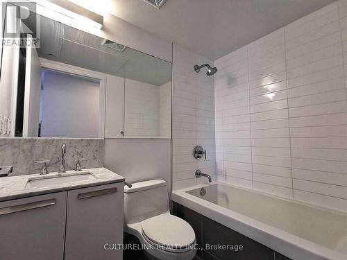 1006 - 42 Charles Street E, Toronto, ON - Indoor Photo Showing Bathroom