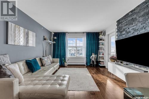 313 120 Phelps Way, Saskatoon, SK - Indoor Photo Showing Living Room