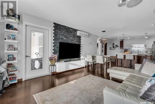 313 120 Phelps Way, Saskatoon, SK - Indoor Photo Showing Living Room