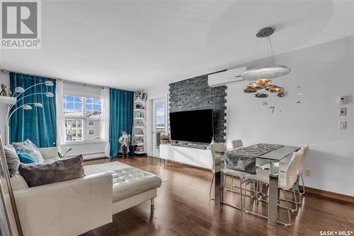 313 120 Phelps Way, Saskatoon, SK - Indoor Photo Showing Living Room