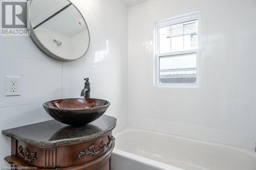 197 Palmer Avenue, Kitchener, ON - Indoor Photo Showing Bathroom