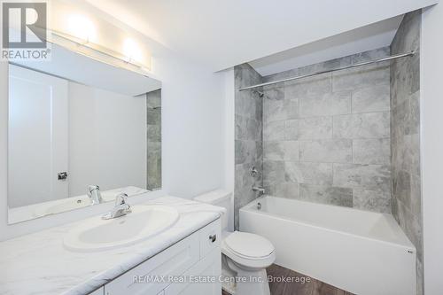 39 Lovett Lane, Guelph (Hanlon Creek), ON - Indoor Photo Showing Bathroom