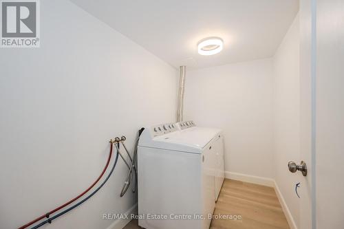 39 Lovett Lane, Guelph (Hanlon Creek), ON - Indoor Photo Showing Laundry Room