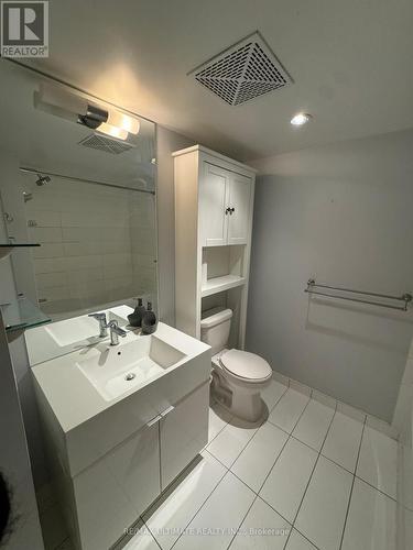 1105 - 15 Iceboat Terrace, Toronto, ON - Indoor Photo Showing Bathroom