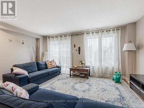 71 Jeremiah Lane, Toronto, ON - Indoor Photo Showing Living Room