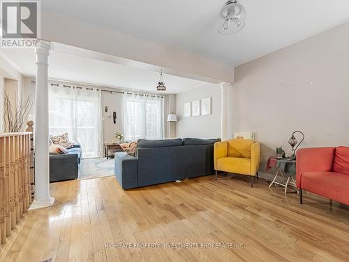 71 Jeremiah Lane, Toronto, ON - Indoor Photo Showing Living Room