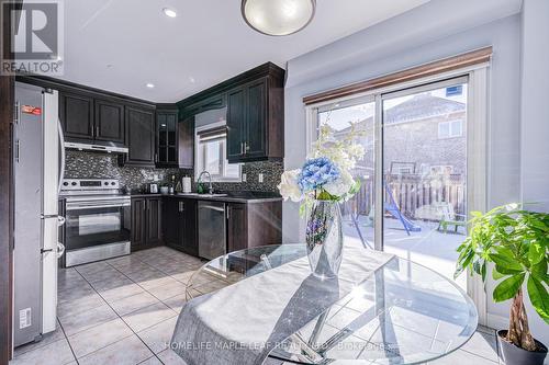 76 Dewridge Court, Brampton, ON - Indoor Photo Showing Kitchen With Upgraded Kitchen